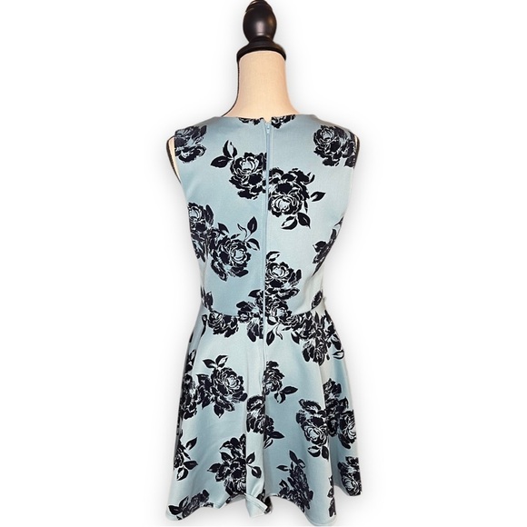 Juniors Jodi Kristopher Sleeveless Dusty Pale Blue Floral Midi Skater Dress SZ 9 - Picture 3 of 10